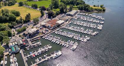 Owd Pegs Cottage-Traditional Cottage in the centre