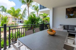 Outdoor dining - Blue Bay Haven Summar (Blue Bay Golf &amp; Beach Resort)