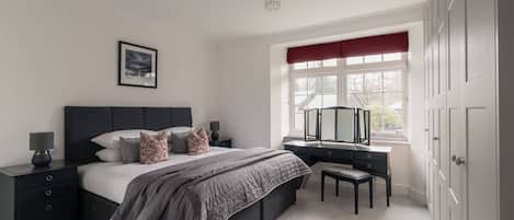 3 عدّة غرف نوم ومكواة/لوح كي وسرير سفر وواي فاي مجانًا