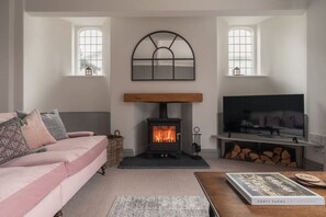 Smart TV, fireplace - Crossriggs- beautiful detached home (Cumbria)