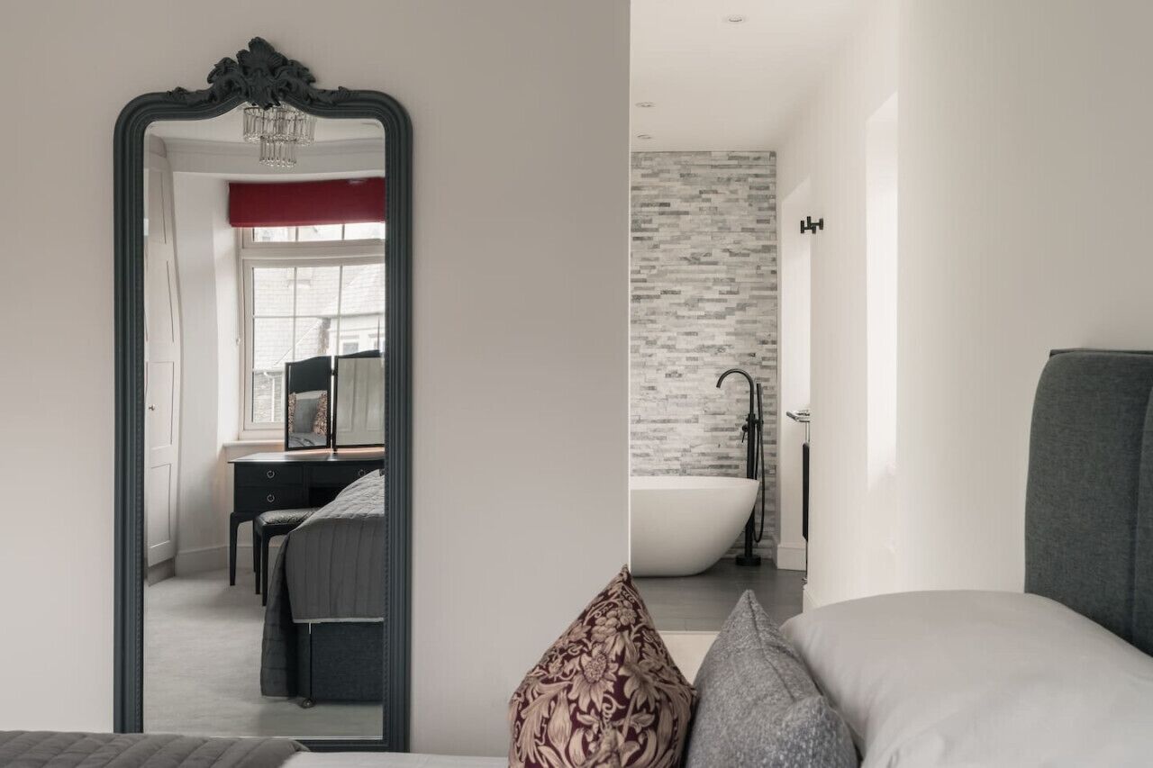 3 bedrooms, iron/ironing board, travel crib, free WiFi