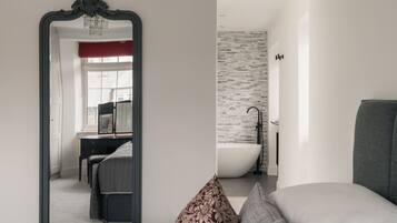 3 bedrooms, iron/ironing board, travel crib, free WiFi