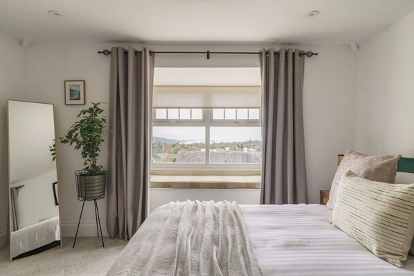 3 bedrooms, iron/ironing board, travel cot, WiFi - Heathmere-lovely views, free parking, pet friendly (Cumbria)