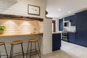 Fridge, microwave, oven, stovetop - Heathmere-lovely views, free parking, pet friendly (Cumbria)