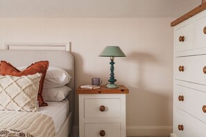 4 bedrooms, iron/ironing board, free WiFi, bed sheets - Sylvan Wood, gorgeous views (Cumbria)