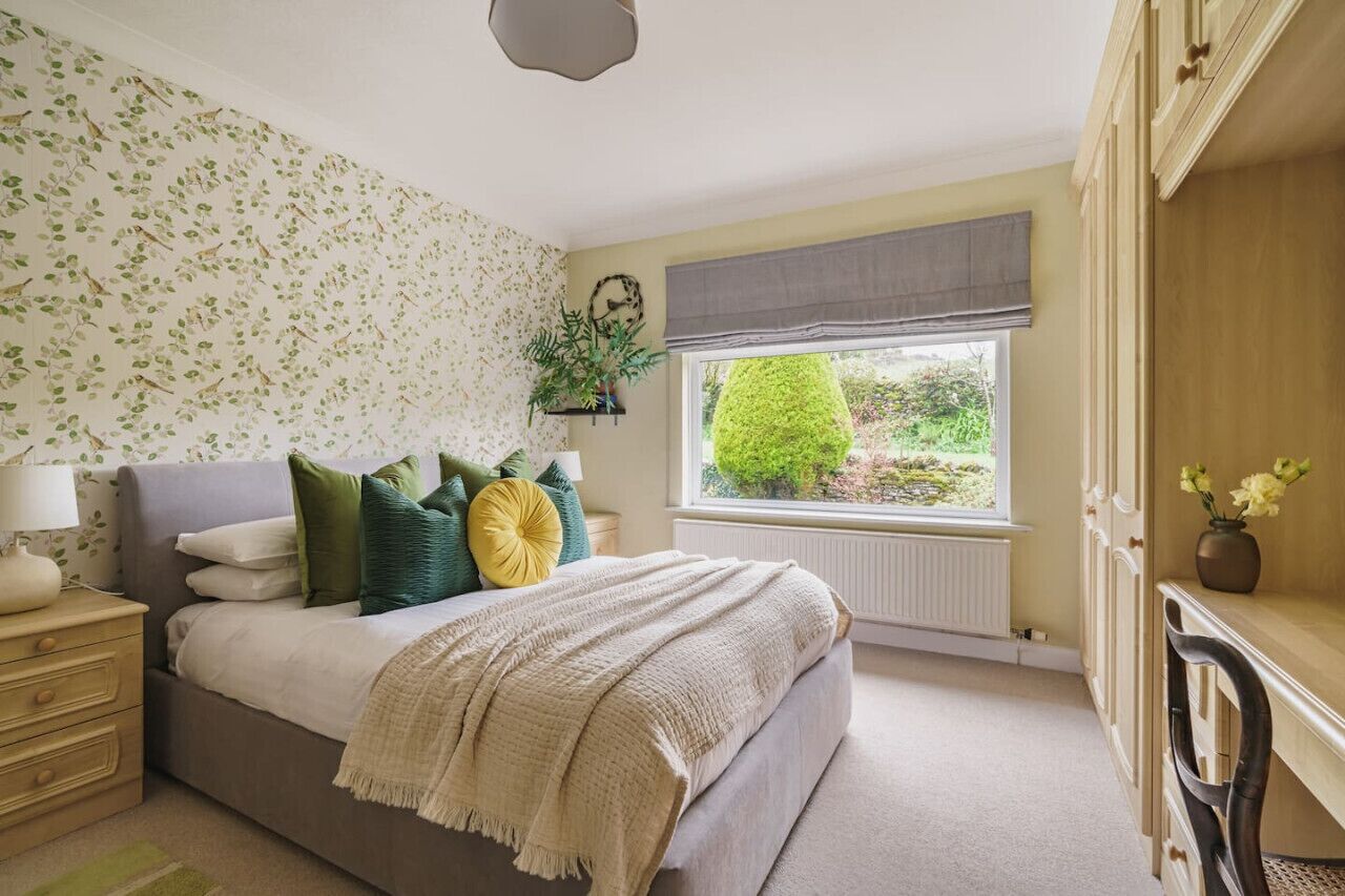 4 bedrooms, iron/ironing board, free WiFi, bed sheets