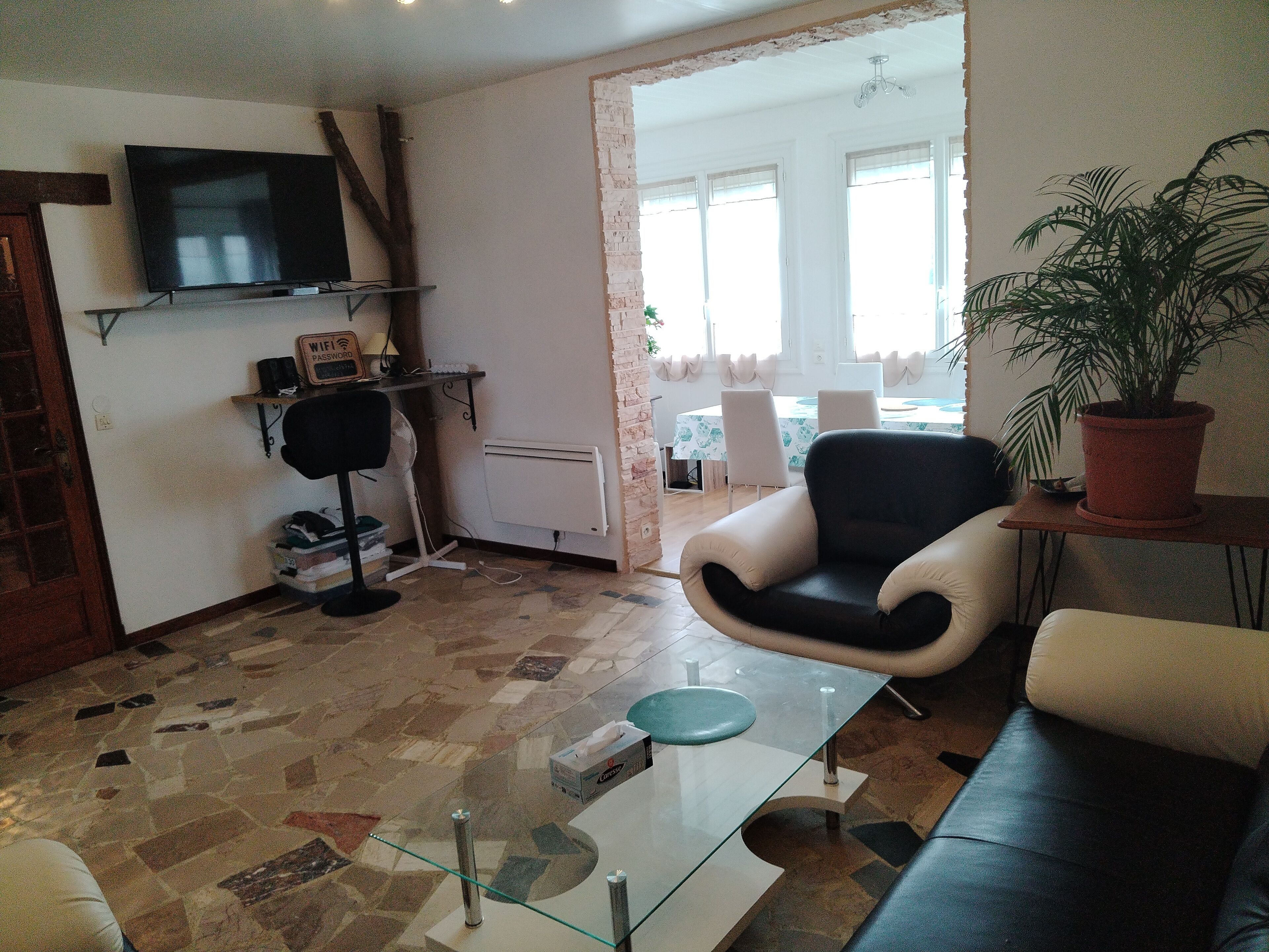 2 多间卧室、办公桌、熨斗/熨衣板、旅行婴儿床