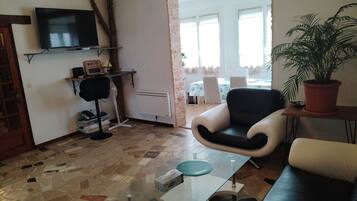 2 多间卧室、办公桌、熨斗/熨衣板、旅行婴儿床