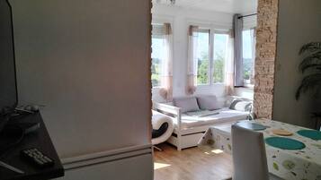2 bedrooms, desk, iron/ironing board, travel cot