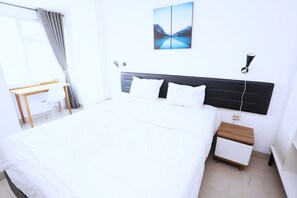 Standard Studio | Desk - The Enviro Nusantara By Reccoma (Cikarang)