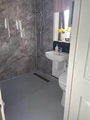 Bathroom - Sheldon House Broadway (Broadway)