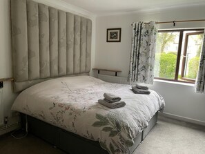 House | 2 bedrooms, iron/ironing board, free WiFi, bed sheets