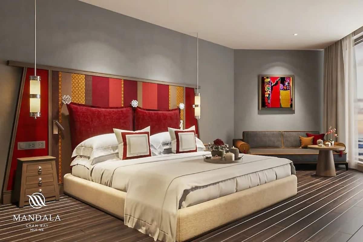 1 bedroom, Egyptian cotton sheets, premium bedding, down comforters