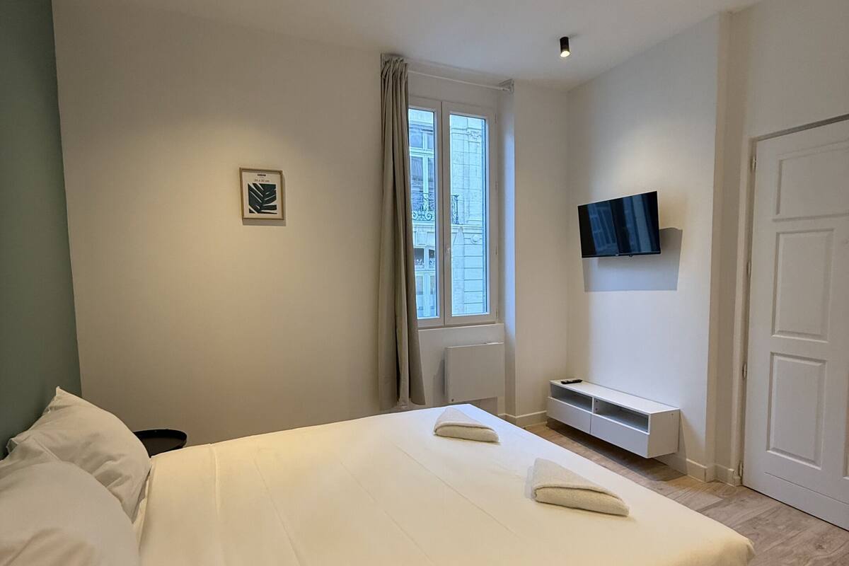 Basic Apartment, Ensuite | In-room safe, blackout drapes, soundproofing, free WiFi