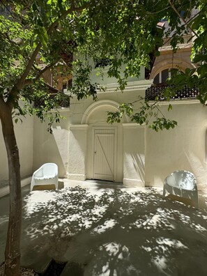 Perushuoneisto, kylpyhuone makuuhuoneen yhteydessä (Appartement 2 chambres ) | Puutarha