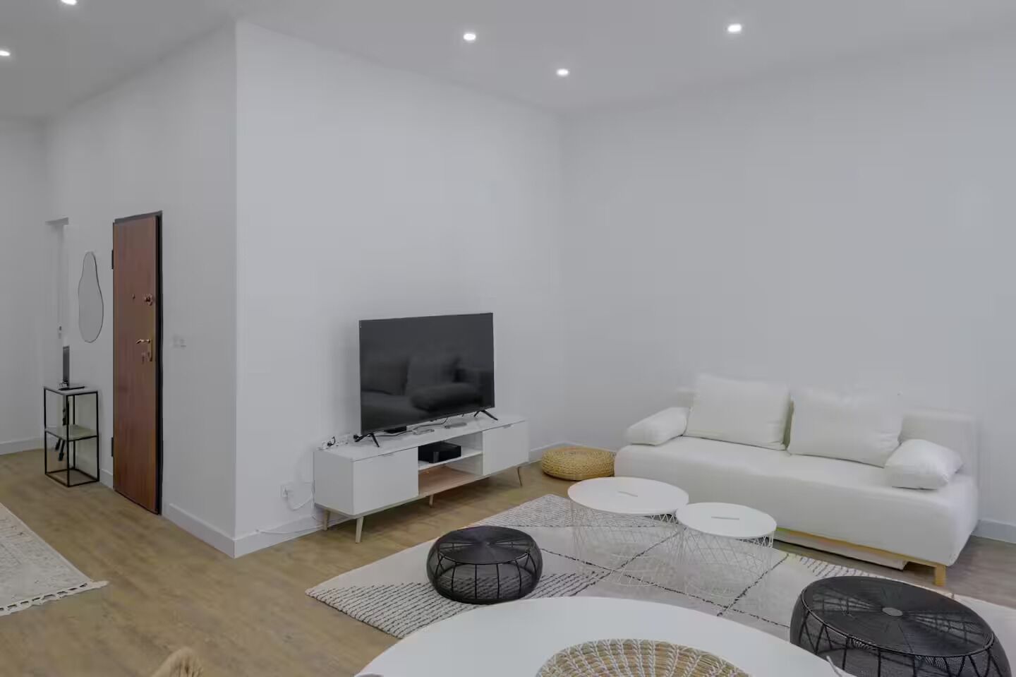 Basic Apartment, Ensuite | Lounge