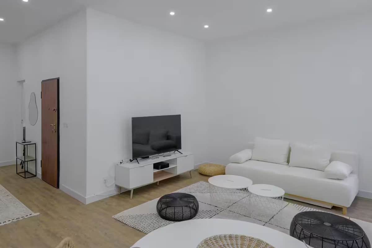 Basic Apartment, Ensuite | Lounge