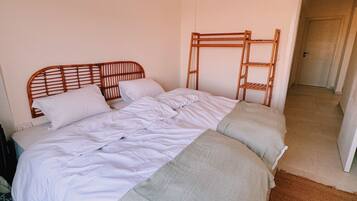 2 bedrooms, WiFi, bed sheets