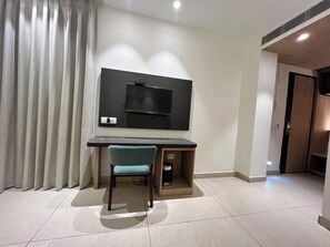 Premium bedding, desk, laptop workspace, bed sheets - Pride Inn (Dera Bassi)