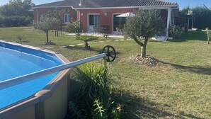 A house with a swimming pool, a patio, and a garden with small trees and plants. - Aux Aigrettes (Gousse)