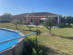 Exterior - Aux Aigrettes (Gousse)