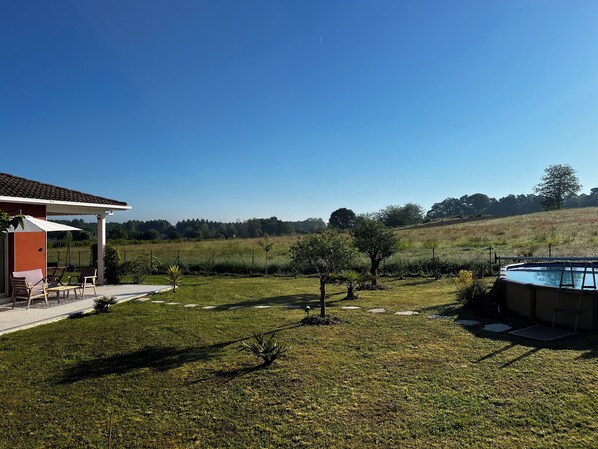 Exterior - Aux Aigrettes (Gousse)