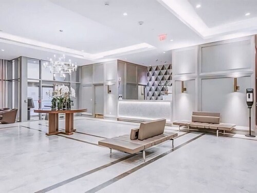 Downtown Condo Near City Attractions and UofT Campus - Direct Access to Subway