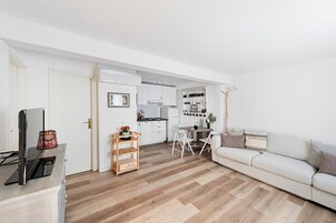 Apartment | Living area | TV