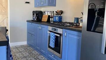 Vila (Villa Stalla - Three Bedroom Villa wi) | Dapur pribadi | Lemari es