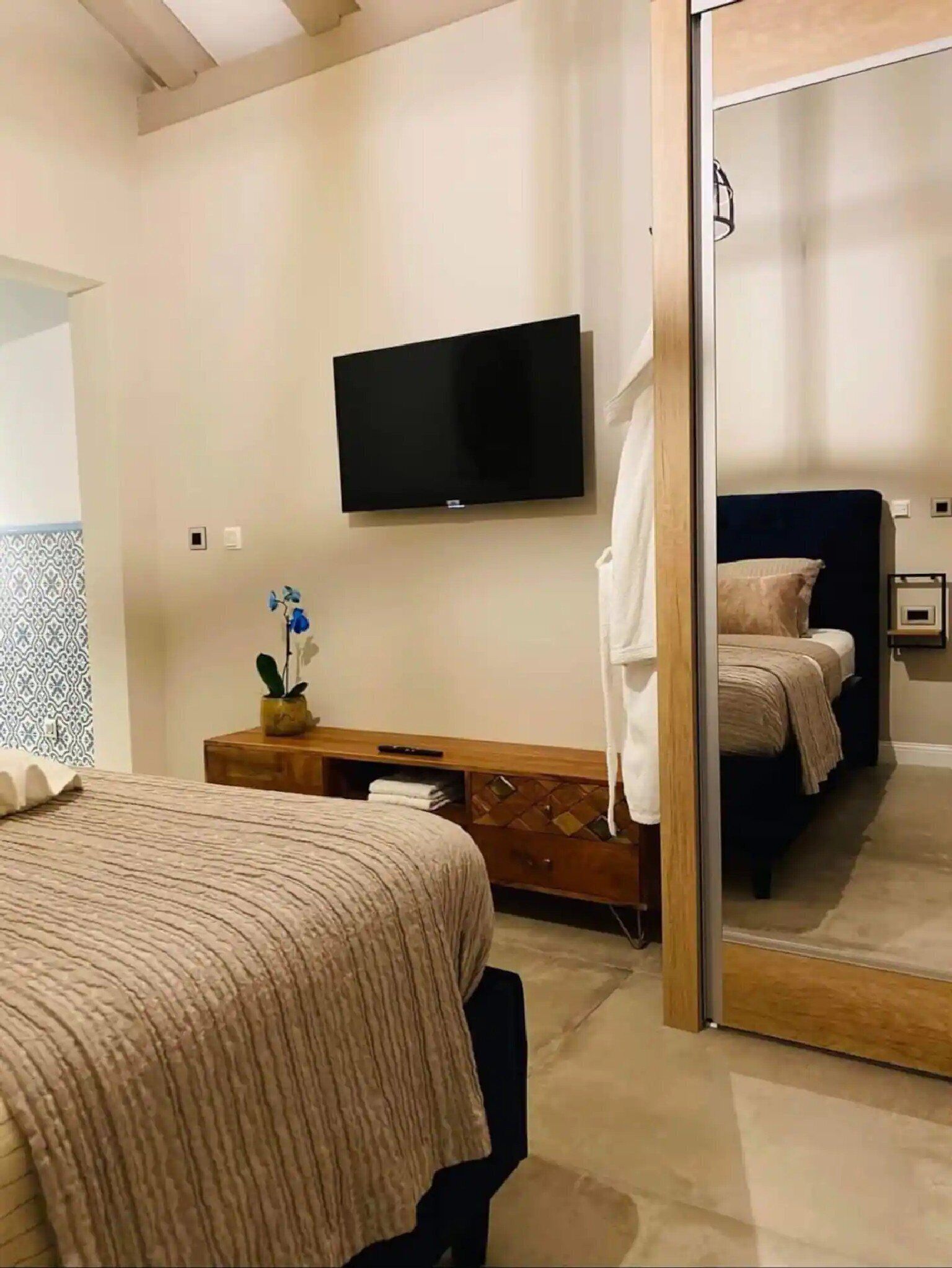 3 bedrooms, cots/infant beds