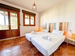 3 bedrooms, iron/ironing board, free WiFi, bed sheets - 3 Bedroom Townhouse La Jara FRE01 (Ayamonte)