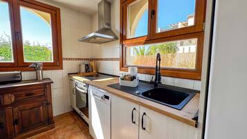 Réfrigérateur, micro-ondes, four, lave-vaisselle