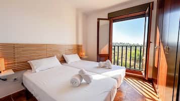 3 chambres, fer et planche à repasser, Wi-Fi gratuit, draps fournis