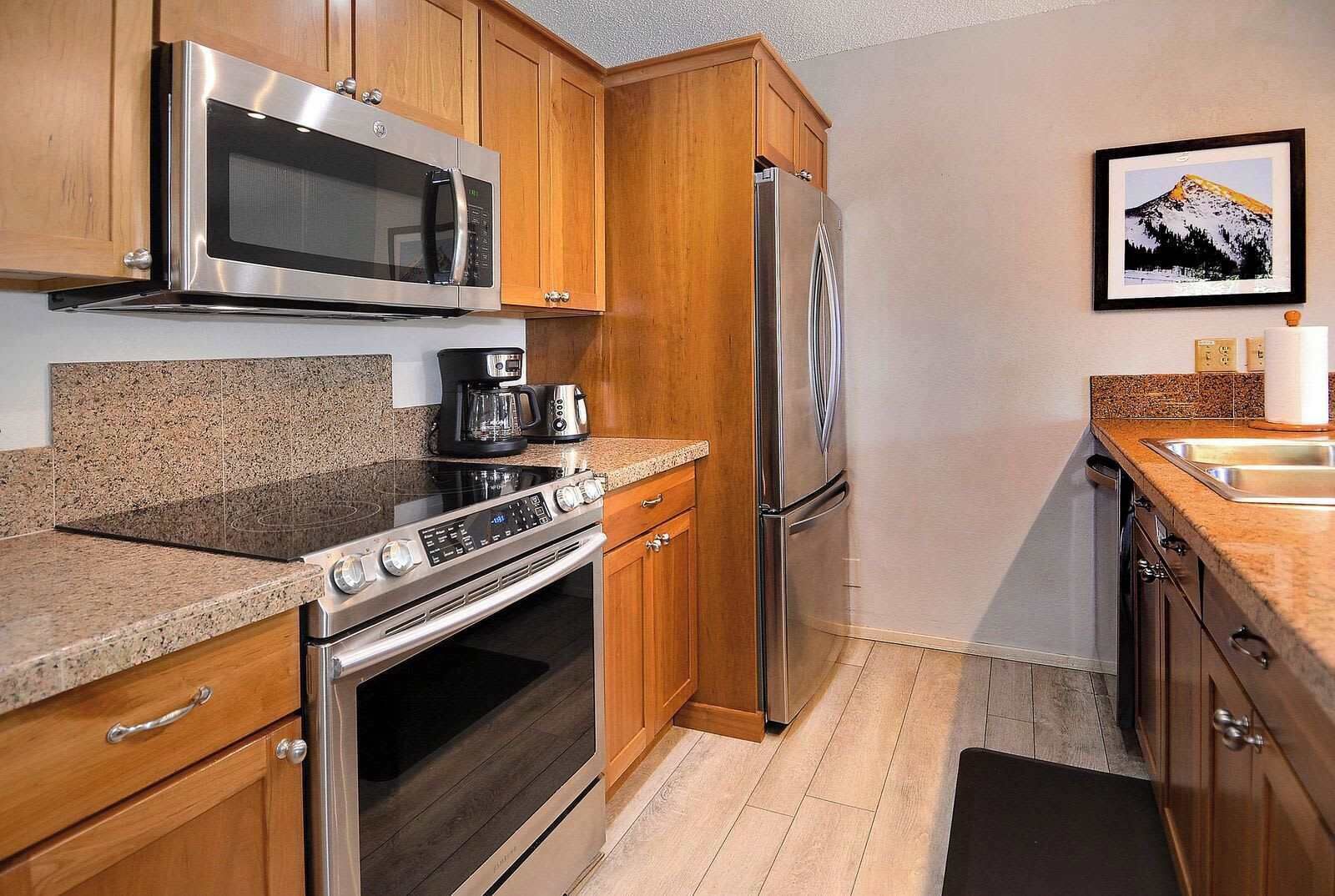 Coffee/tea maker, fridge, microwave, oven