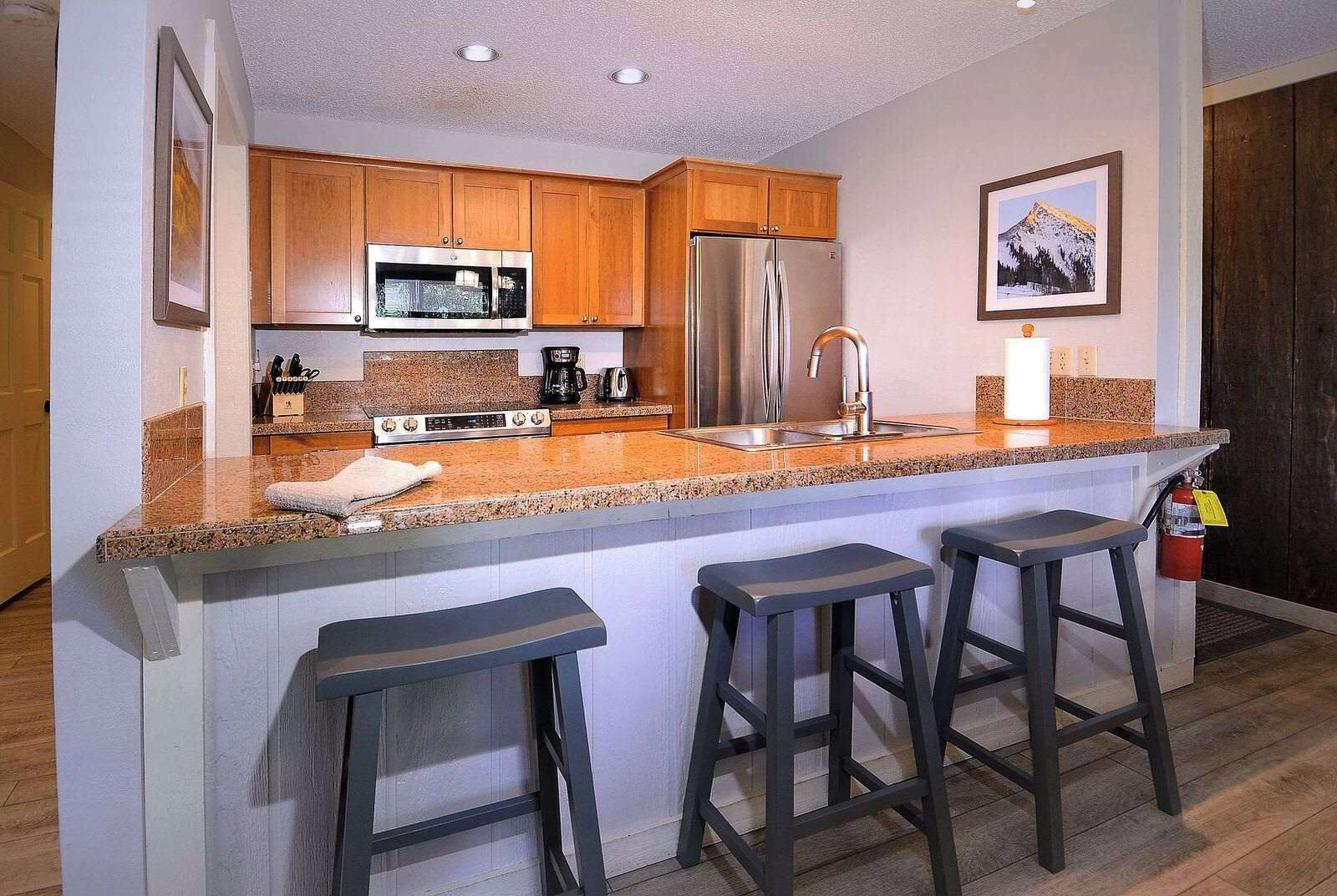 Coffee/tea maker, fridge, microwave, oven