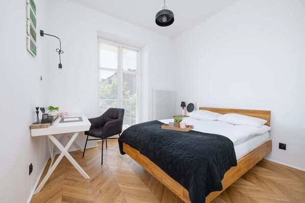 1 habitación, escritorio, tabla de planchar con plancha y wifi 