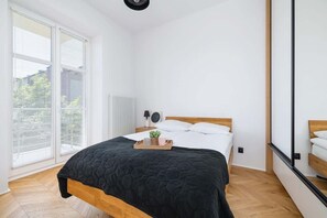 1 habitación, escritorio, tabla de planchar con plancha y wifi 