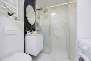 Shower, hair dryer, towels - Marszałkowska 111A | Bright Apartment | Center (Warszawa)