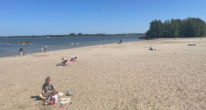 The Cosy Cottage: Country charm with Hot tub & Sauna!