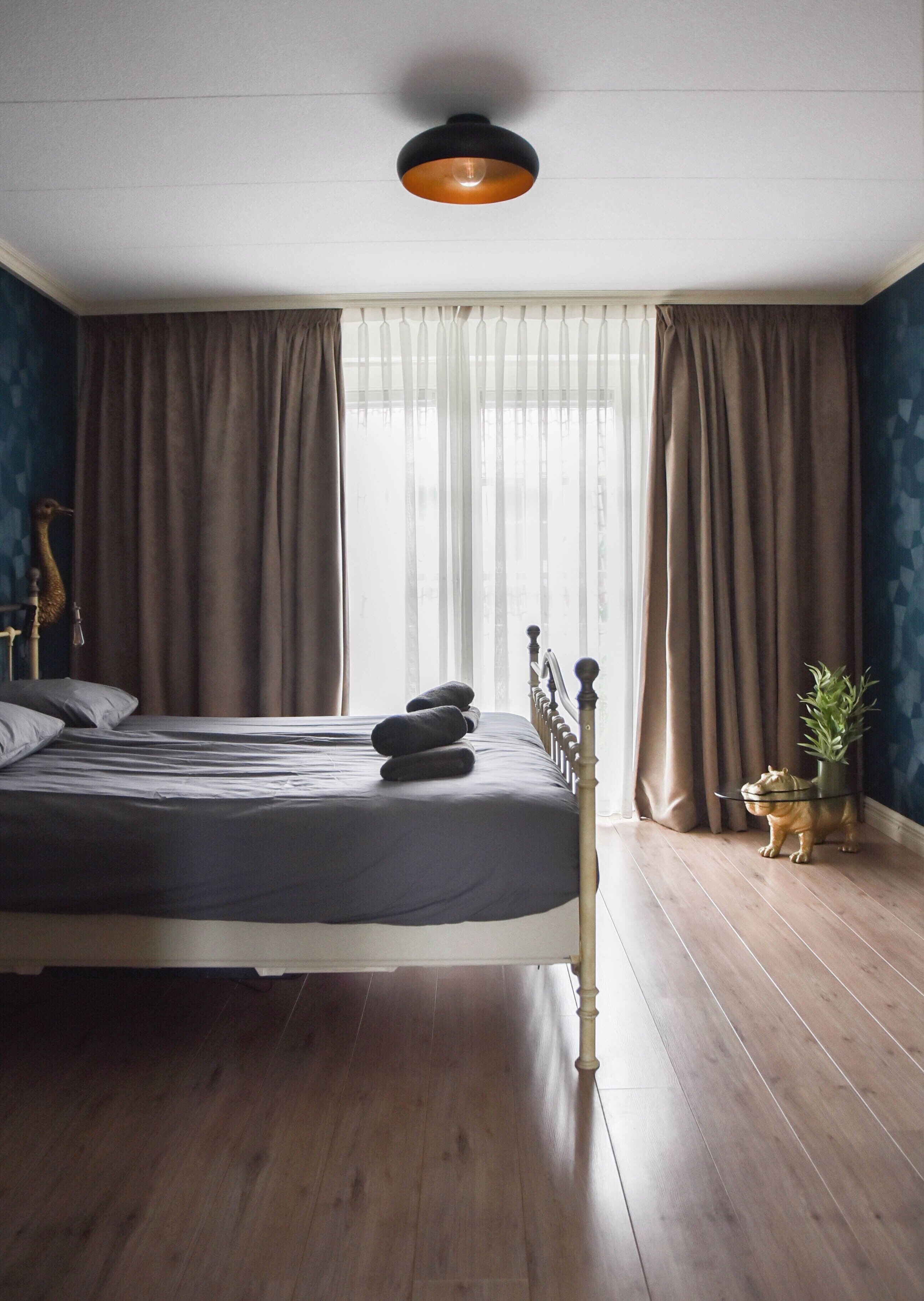 3 slaapkamers, een strijkplank/strijkijzer, wifi, beddengoed