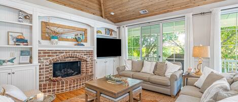 Télévision, cheminée