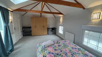 House | 3 bedrooms, iron/ironing board, free WiFi, bed sheets