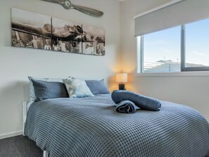 4 bedrooms, desk, iron/ironing board, WiFi - Dream Family Home w/ Pool Table in Central Clyde (Clyde)