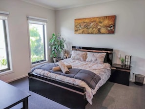 4 bedrooms, desk, iron/ironing board, WiFi - Dream Family Home w/ Pool Table in Central Clyde (Clyde)