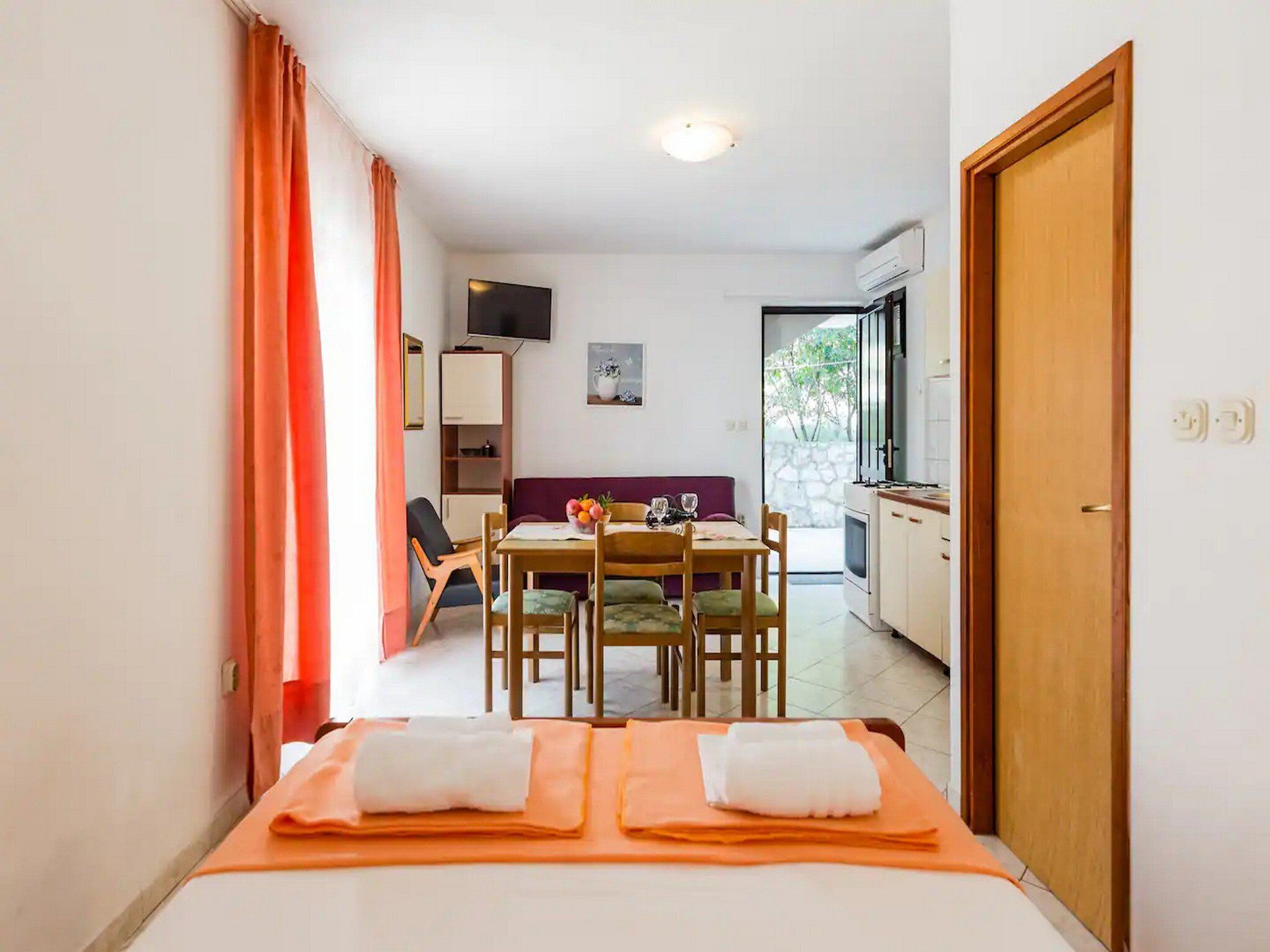 Studio (Apartments Villa Pelegrin - Studio Ap) | Living room | 32-inch flat-screen TV with cable channels