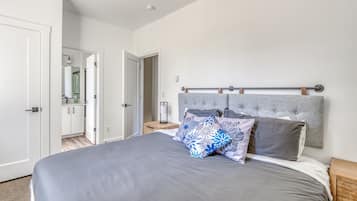 3 habitaciones, tabla de planchar con plancha y cuna de viaje