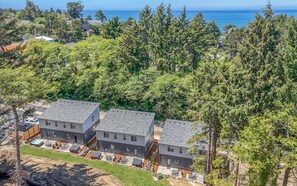 Exterior - Harbor Lights 2 Family Fun Retreat Coastal Comfort (Depoe)