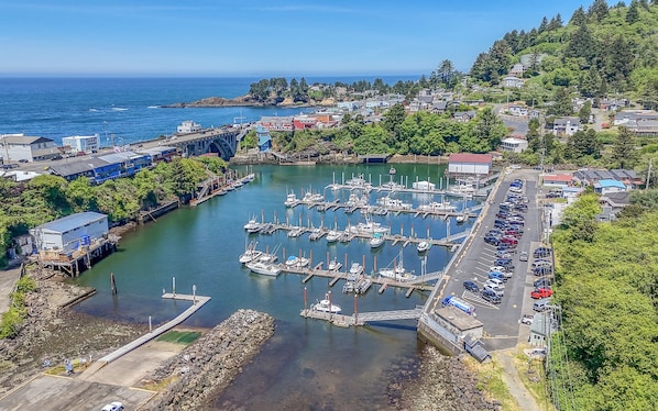 Marina - Harbor-View Condo with Hot Tub (#6) (Depoe)