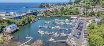 Harbor-View Townhome with Hot Tub (#6)