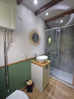 Cabin | Bathroom